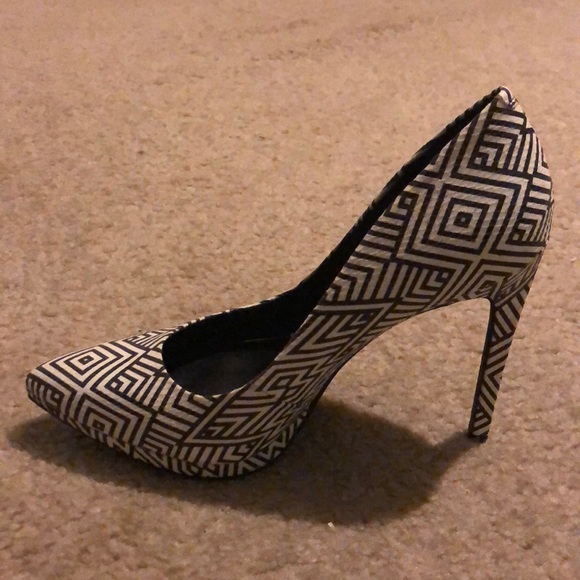 Jessica Simpson Platform Pumps - Picture 3 of 5